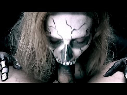 ❤️ Demona knabino suĉanta kokon per sia nigra buŝo kaj glutante kumon. ️  Sekso ĉe porno eo.hentaivost.ru ❤